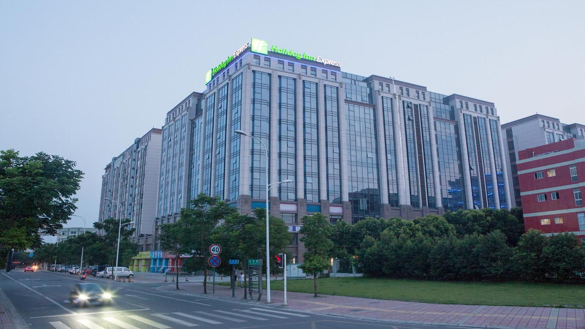 Holiday Inn Express Chengdu Airport Zone Free Shuttle From Shuangliu International Airport To Hotel ,Welcome Drink Екстер'єр фото